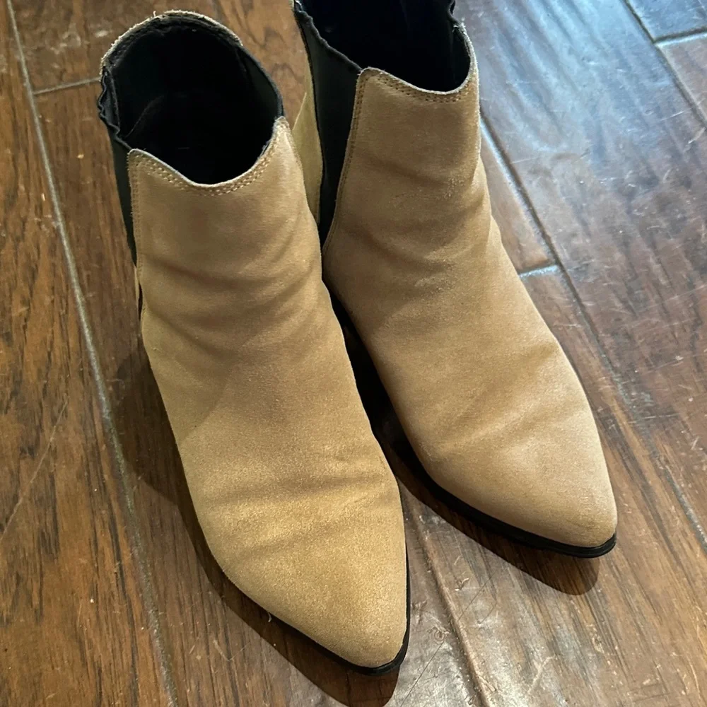 Urban Outfitters Beige‎ Suede Ankle Booties Size 7